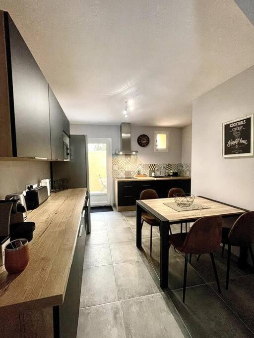 Jolie Maison De Ville - 4 Personnes - Wifi - Tv Mauguio Bagian luar foto